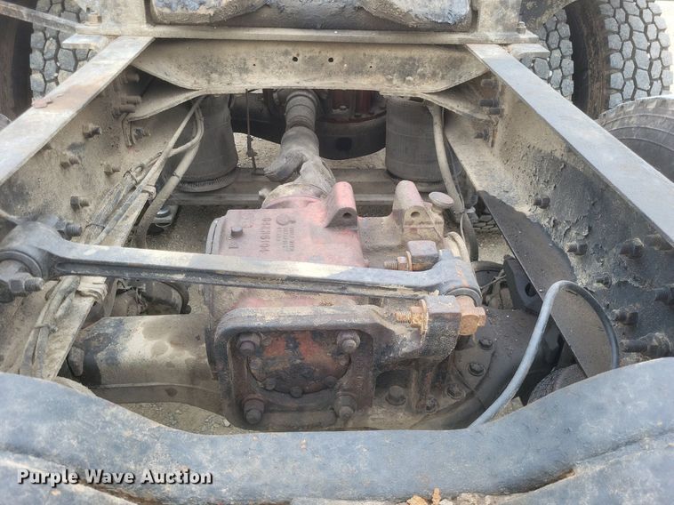 image for item DO4840 1999 Mack  CH600 semi truck