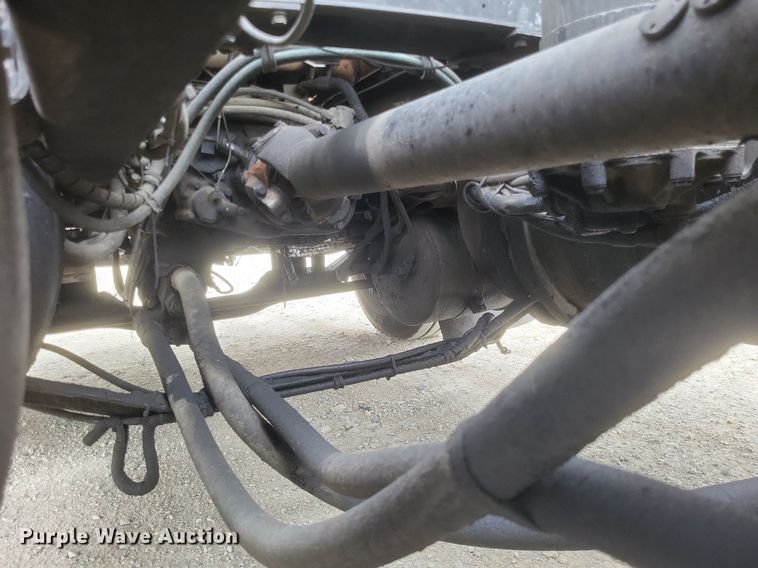 image for item DO4840 1999 Mack  CH600 semi truck