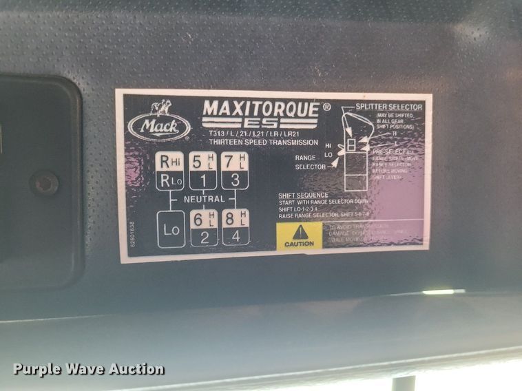 image for item DO4840 1999 Mack  CH600 semi truck