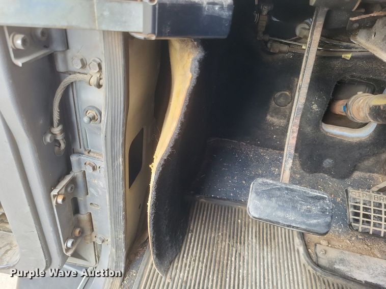 image for item DO4840 1999 Mack  CH600 semi truck