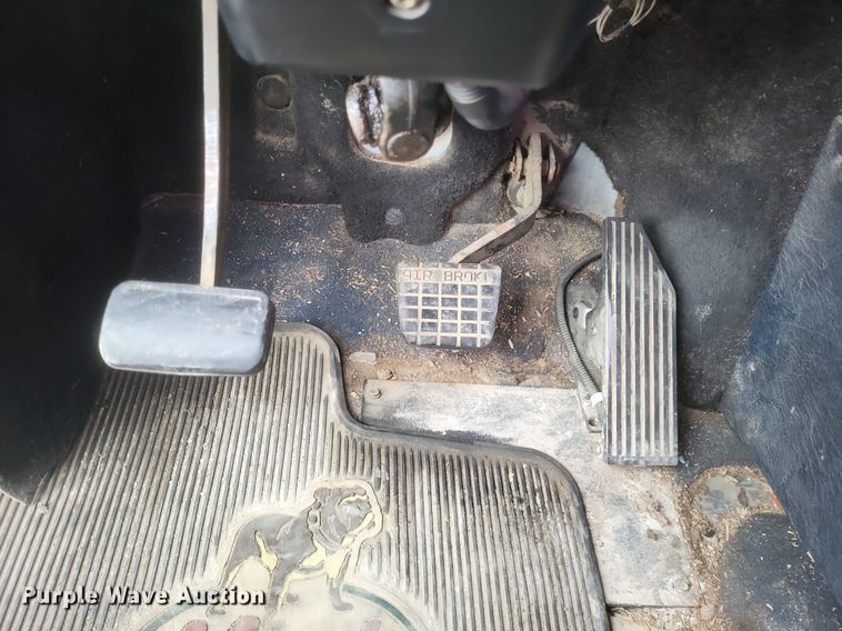 image for item DO4840 1999 Mack  CH600 semi truck