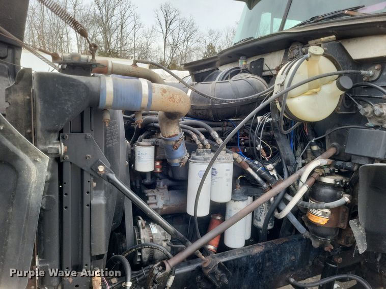 image for item DO4840 1999 Mack  CH600 semi truck