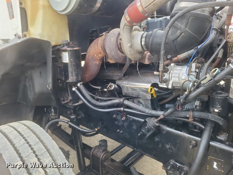 image for item DO4840 1999 Mack  CH600 semi truck