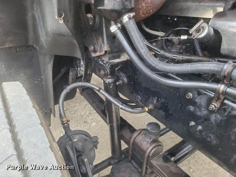 image for item DO4840 1999 Mack  CH600 semi truck