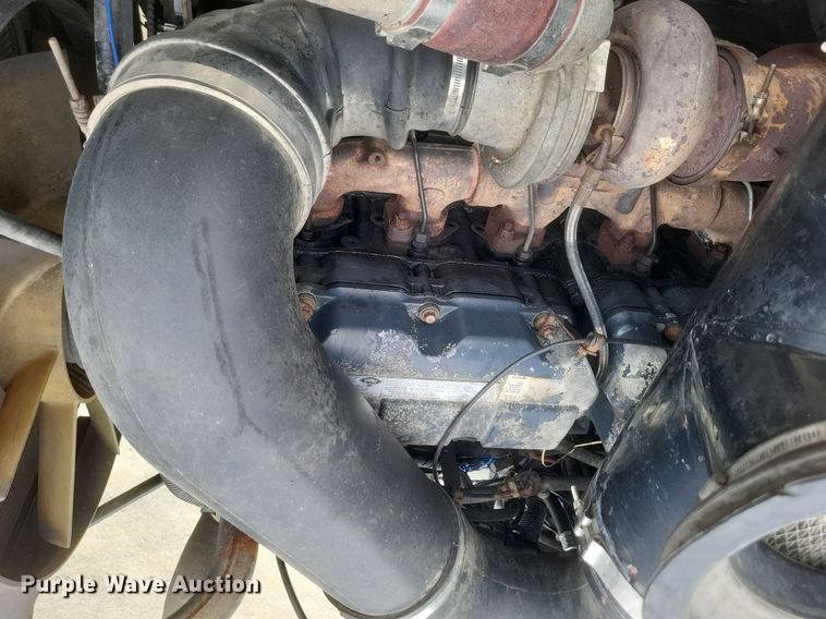 image for item DO4840 1999 Mack  CH600 semi truck