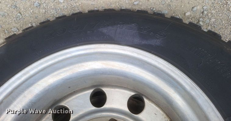 image for item DO4840 1999 Mack  CH600 semi truck