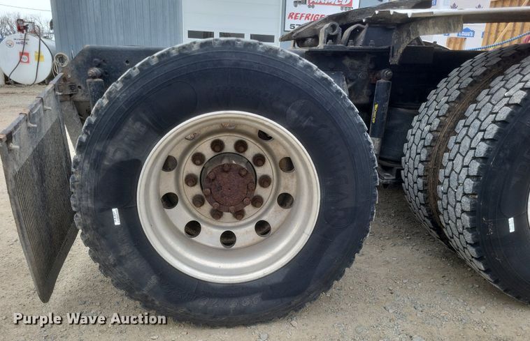 image for item DO4840 1999 Mack  CH600 semi truck