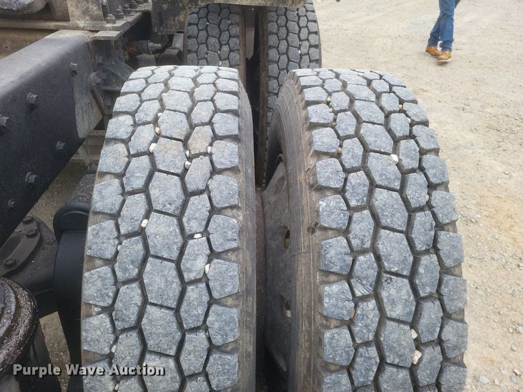 image for item DO4840 1999 Mack  CH600 semi truck