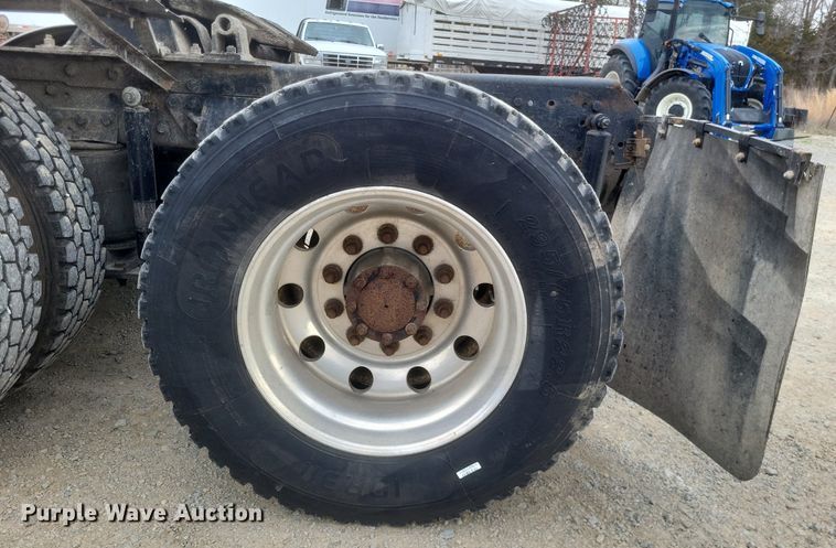 image for item DO4840 1999 Mack  CH600 semi truck