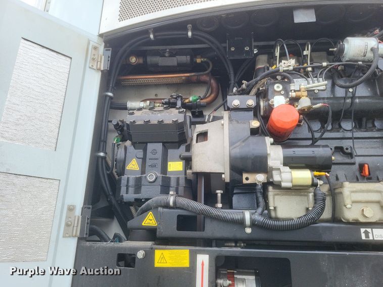 image for item DO4844 2008 Utility  3000R refrigerated van trailer