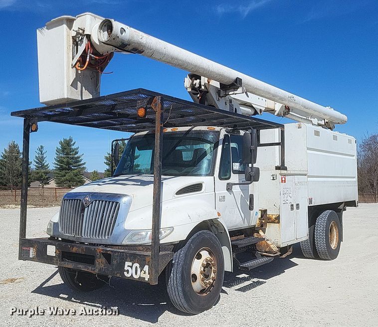 image for item DO4851 2005 International 4300 forestry bucket truck