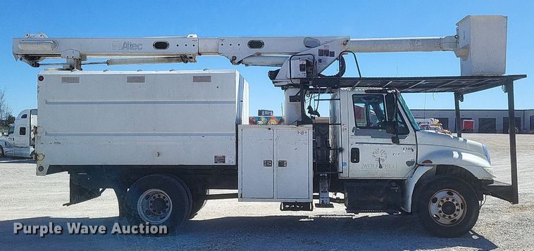 image for item DO4851 2005 International 4300 forestry bucket truck