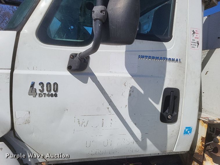 image for item DO4851 2005 International 4300 forestry bucket truck