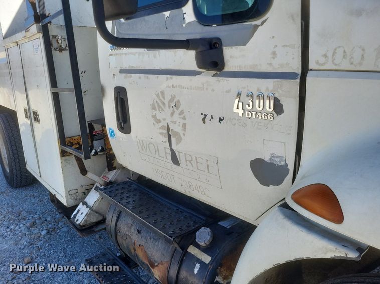 image for item DO4851 2005 International 4300 forestry bucket truck