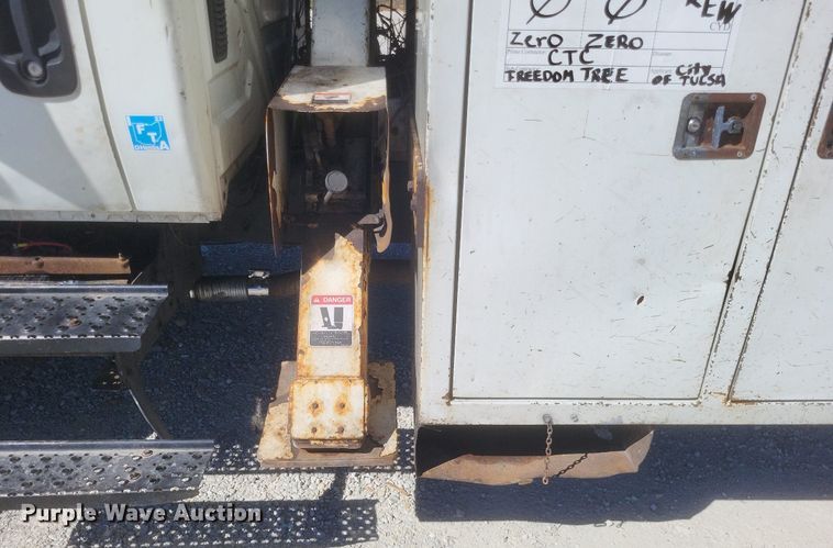 image for item DO4851 2005 International 4300 forestry bucket truck