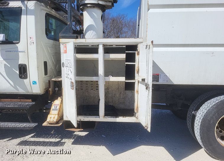 image for item DO4851 2005 International 4300 forestry bucket truck