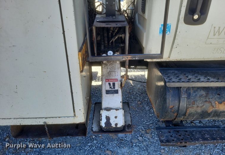 image for item DO4851 2005 International 4300 forestry bucket truck