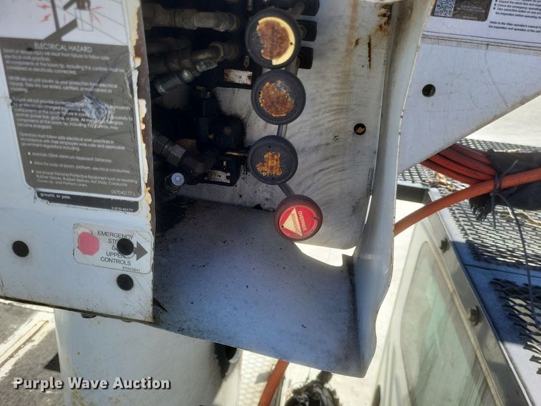 image for item DO4851 2005 International 4300 forestry bucket truck