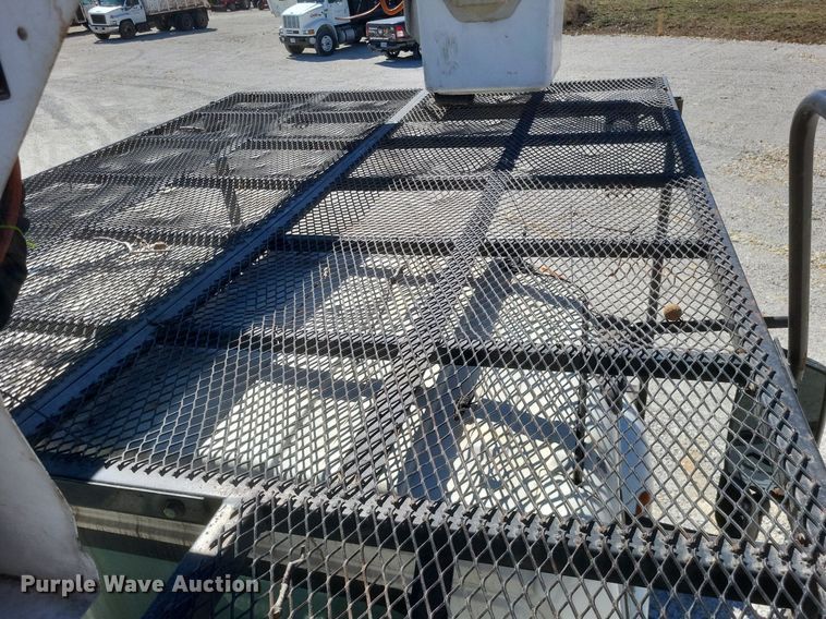 image for item DO4851 2005 International 4300 forestry bucket truck