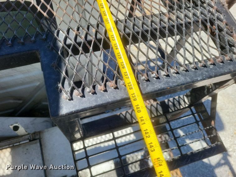 image for item DO4851 2005 International 4300 forestry bucket truck