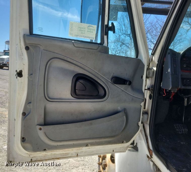 image for item DO4851 2005 International 4300 forestry bucket truck