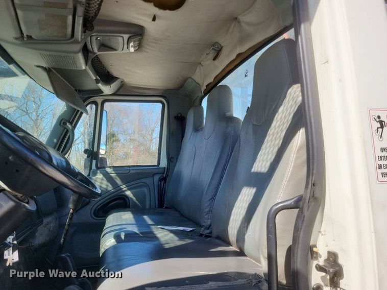 image for item DO4851 2005 International 4300 forestry bucket truck