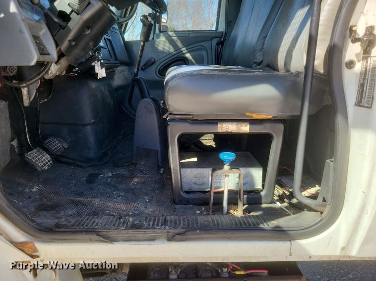 image for item DO4851 2005 International 4300 forestry bucket truck