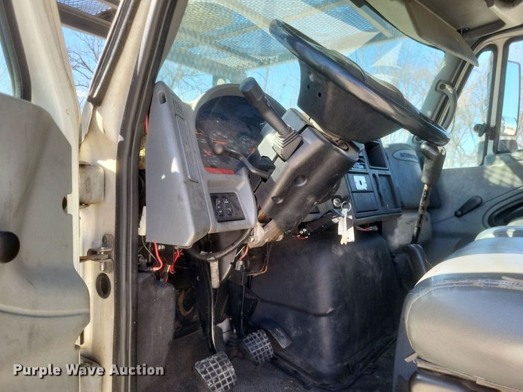 image for item DO4851 2005 International 4300 forestry bucket truck