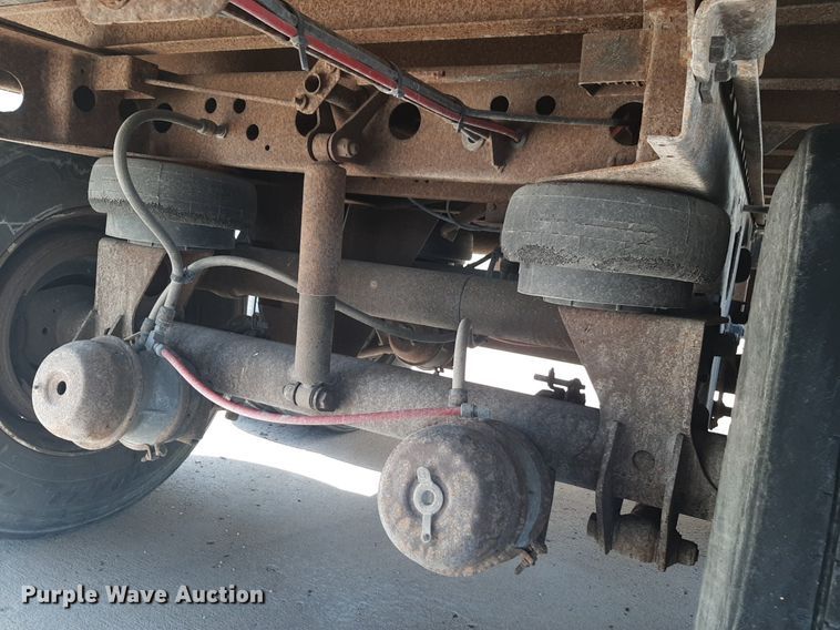 image for item DP2669 2005 Wabash dry van trailer