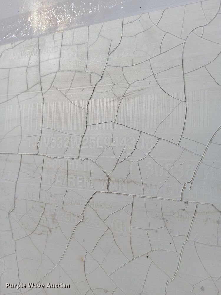 image for item DP2669 2005 Wabash dry van trailer