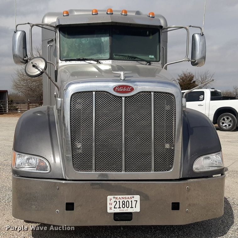 image for item DP2716 2013 Peterbilt 386 semi truck