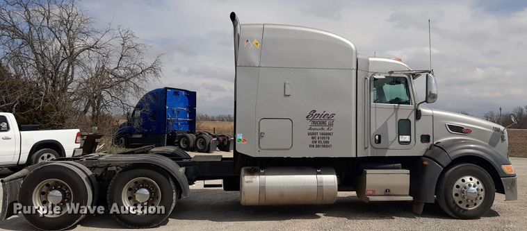 image for item DP2716 2013 Peterbilt 386 semi truck