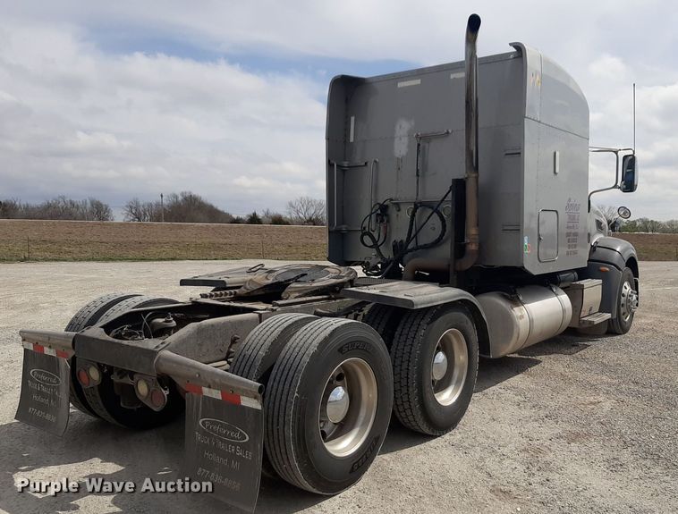 image for item DP2716 2013 Peterbilt 386 semi truck