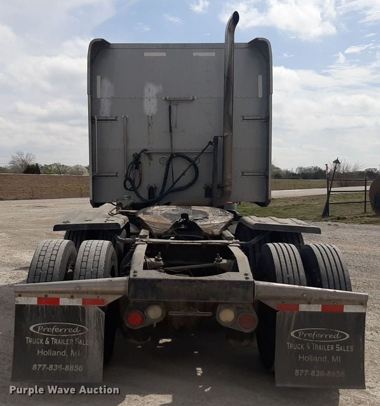 image for item DP2716 2013 Peterbilt 386 semi truck