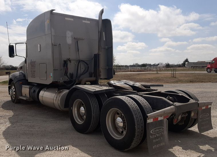 image for item DP2716 2013 Peterbilt 386 semi truck