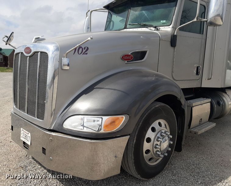 image for item DP2716 2013 Peterbilt 386 semi truck