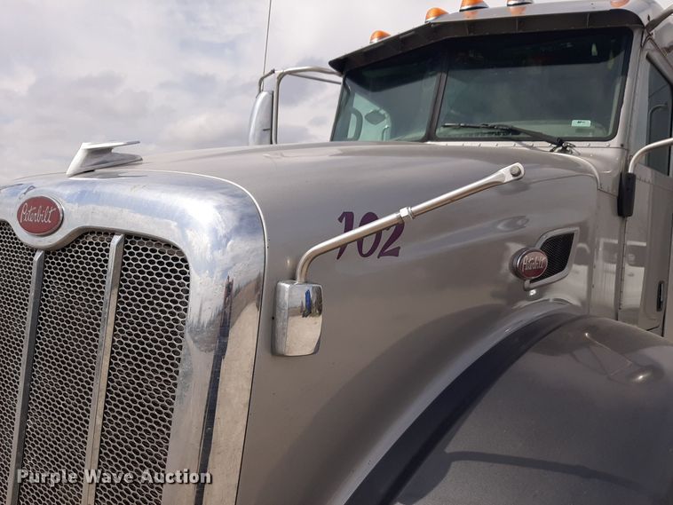 image for item DP2716 2013 Peterbilt 386 semi truck