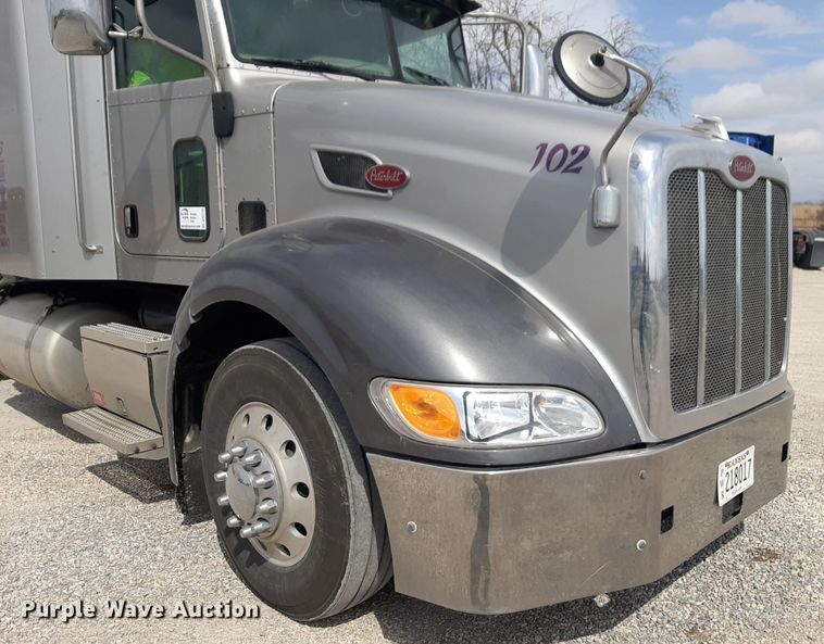 image for item DP2716 2013 Peterbilt 386 semi truck