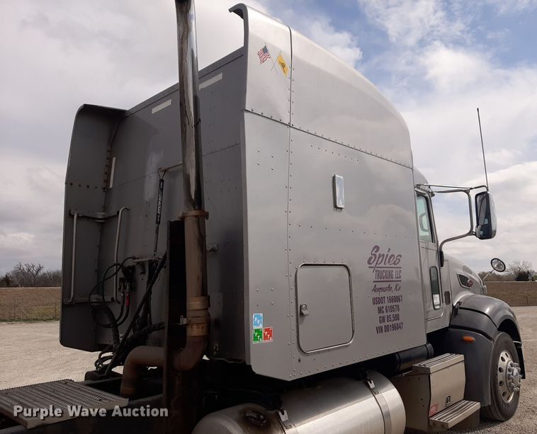 image for item DP2716 2013 Peterbilt 386 semi truck