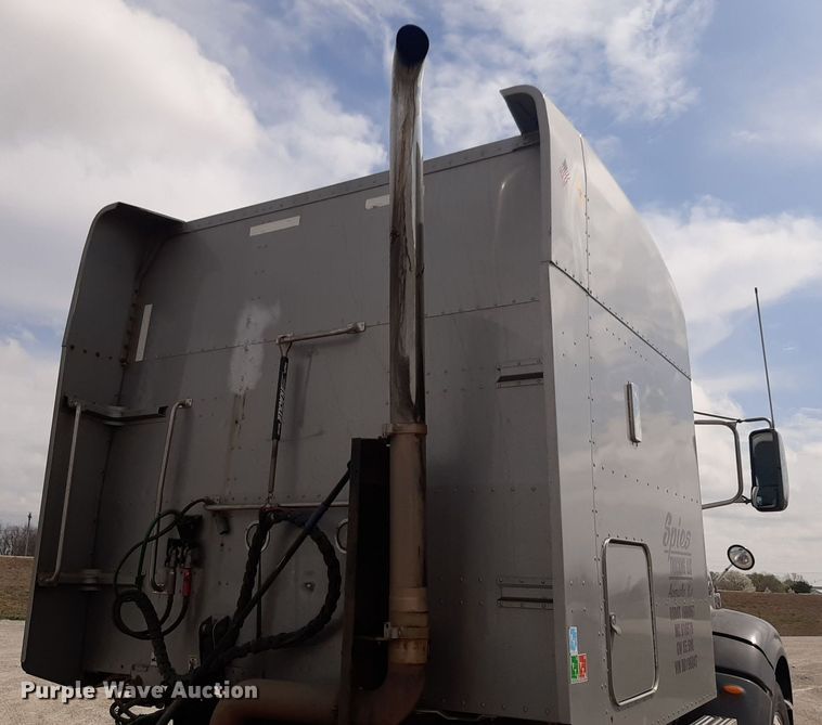 image for item DP2716 2013 Peterbilt 386 semi truck