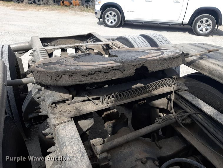 image for item DP2716 2013 Peterbilt 386 semi truck