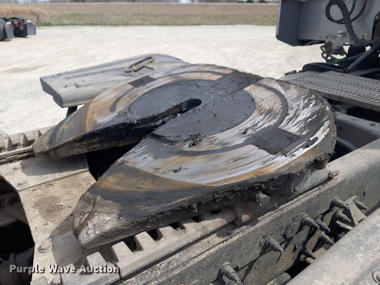 image for item DP2716 2013 Peterbilt 386 semi truck