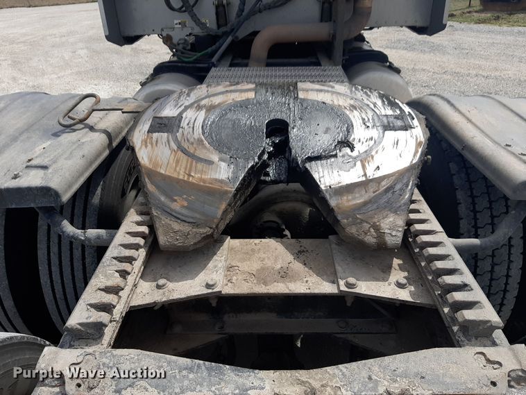 image for item DP2716 2013 Peterbilt 386 semi truck