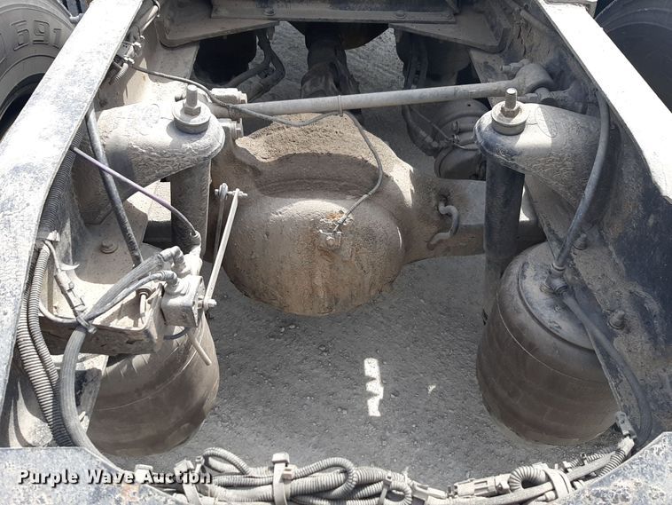 image for item DP2716 2013 Peterbilt 386 semi truck