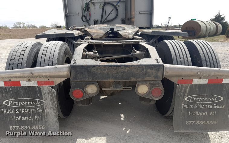 image for item DP2716 2013 Peterbilt 386 semi truck