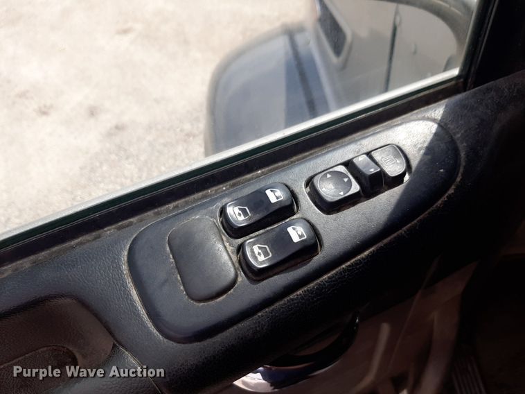 image for item DP2716 2013 Peterbilt 386 semi truck