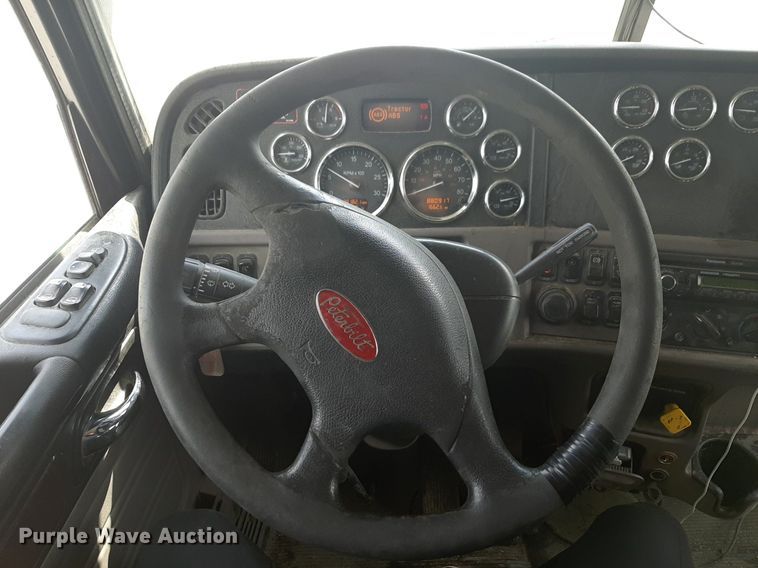 image for item DP2716 2013 Peterbilt 386 semi truck
