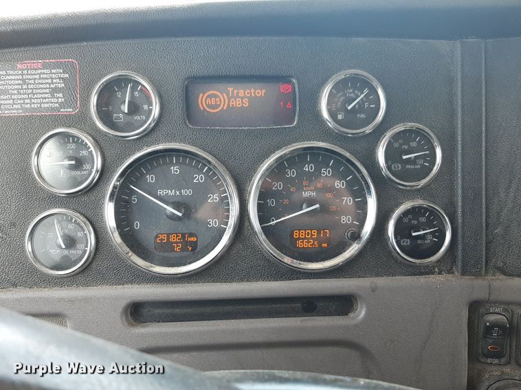 image for item DP2716 2013 Peterbilt 386 semi truck