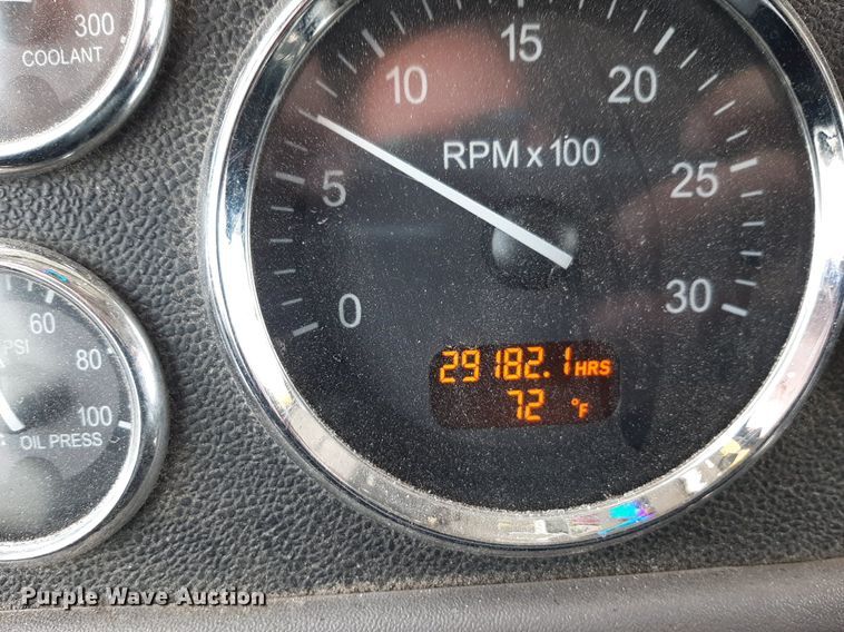 image for item DP2716 2013 Peterbilt 386 semi truck