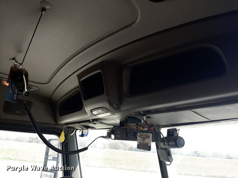 image for item DP2716 2013 Peterbilt 386 semi truck